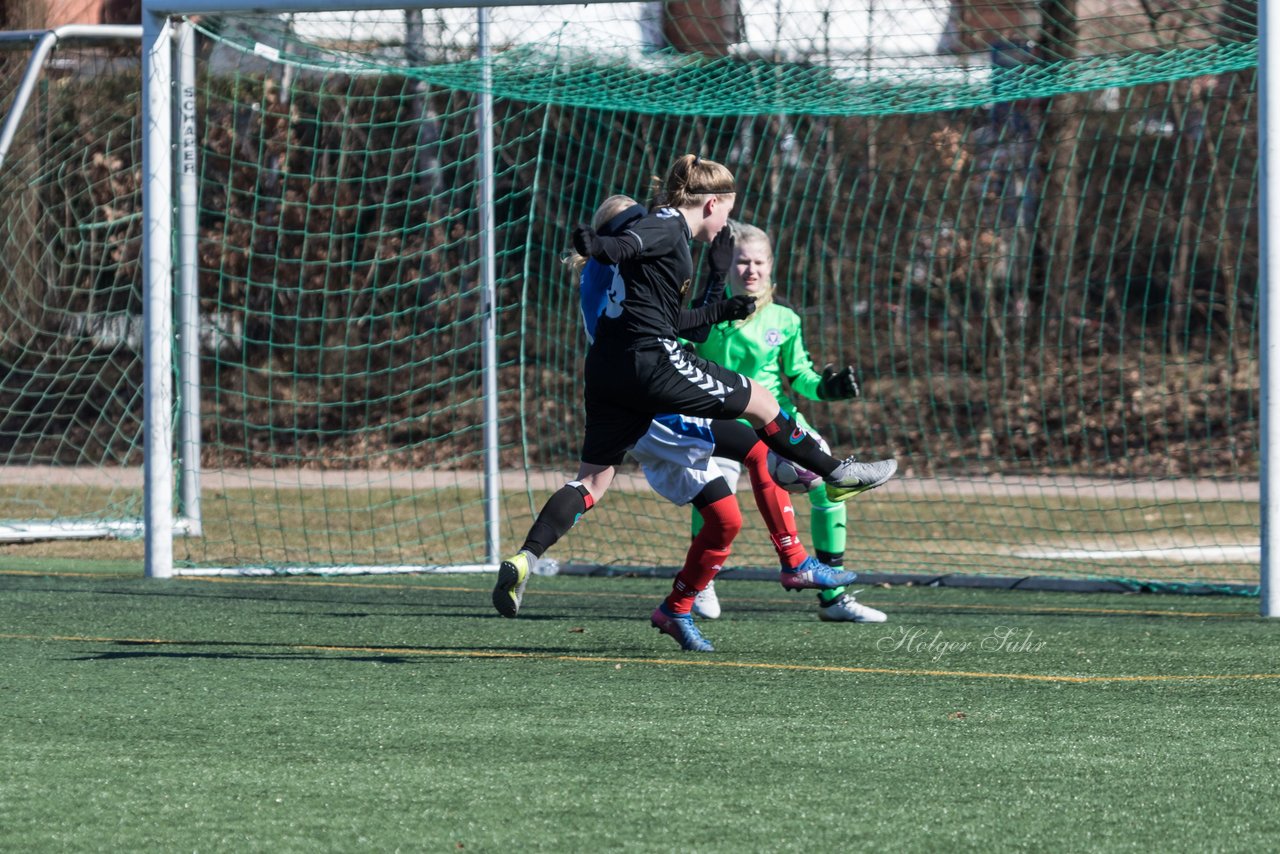 Bild 252 - B-Juniorinnen Halbfinale SVHU - Holstein Kiel : Ergebnis: 3:0